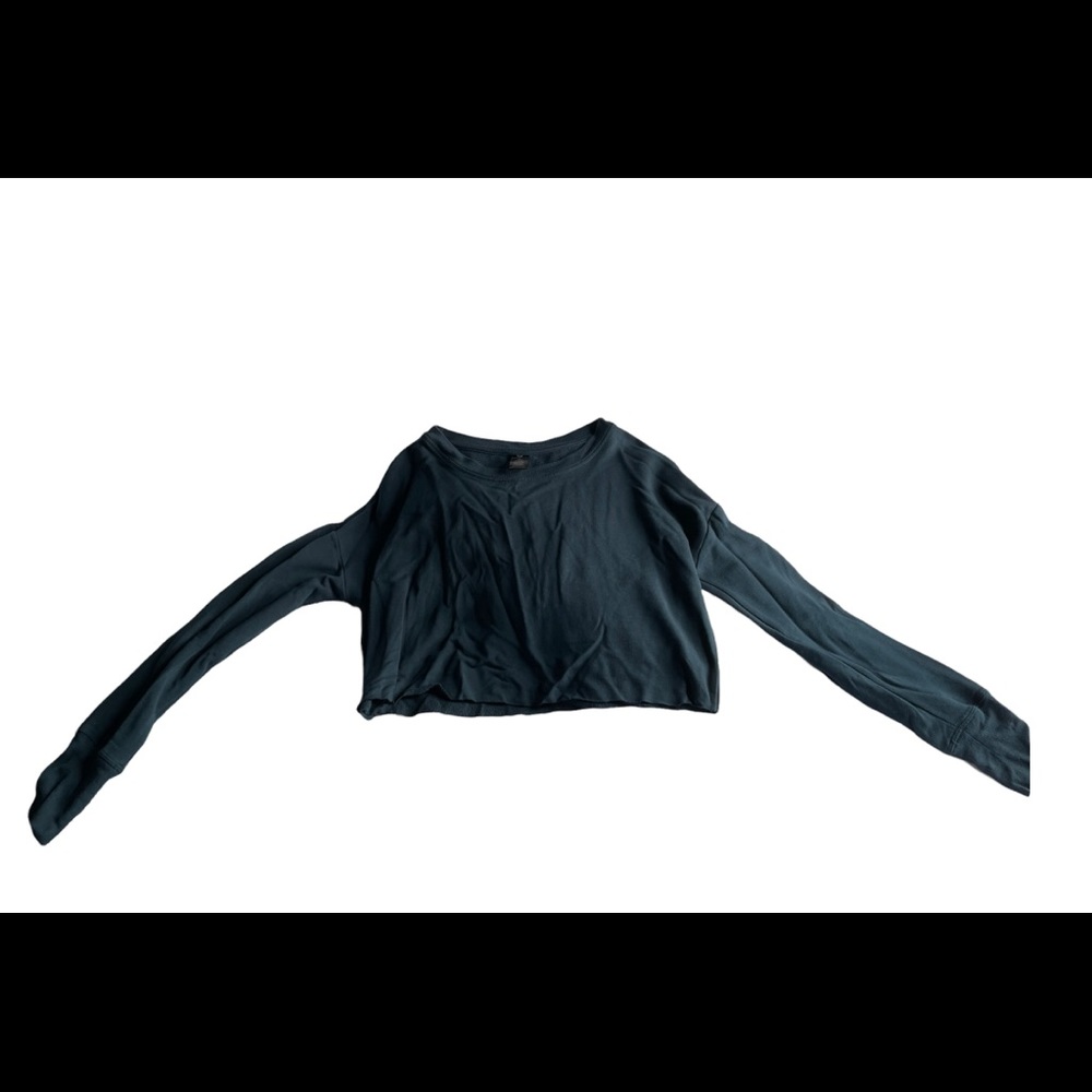 Active life cropped long sleeved shirt